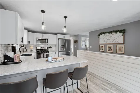 4 Sprucewood Avenue Nashua NH 03062