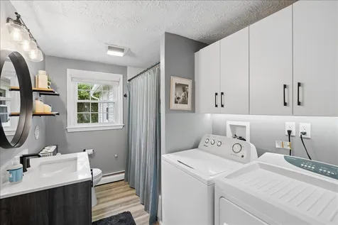 4 Sprucewood Avenue Nashua NH 03062