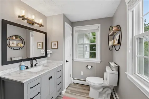 4 Sprucewood Avenue Nashua NH 03062