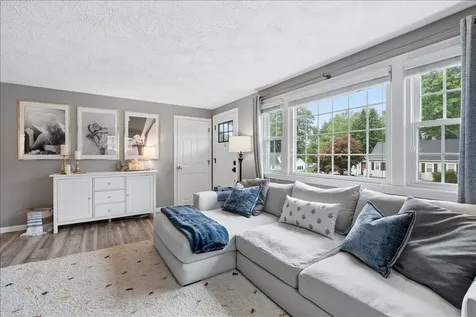 4 Sprucewood Avenue Nashua NH 03062