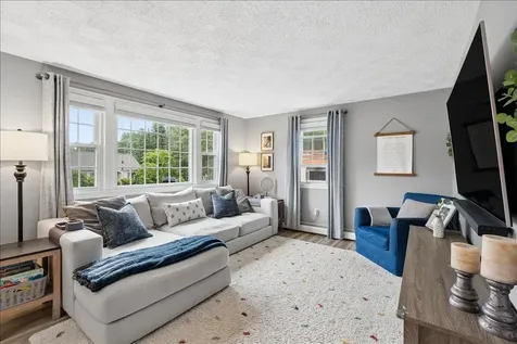 4 Sprucewood Avenue Nashua NH 03062
