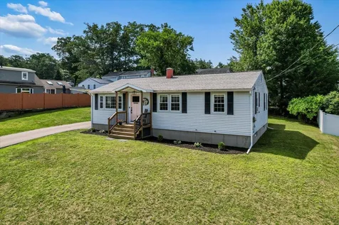 4 Sprucewood Avenue Nashua NH 03062