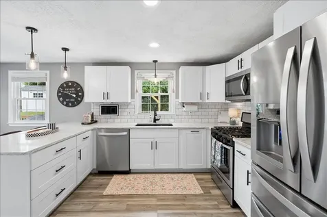 4 Sprucewood Avenue Nashua NH 03062