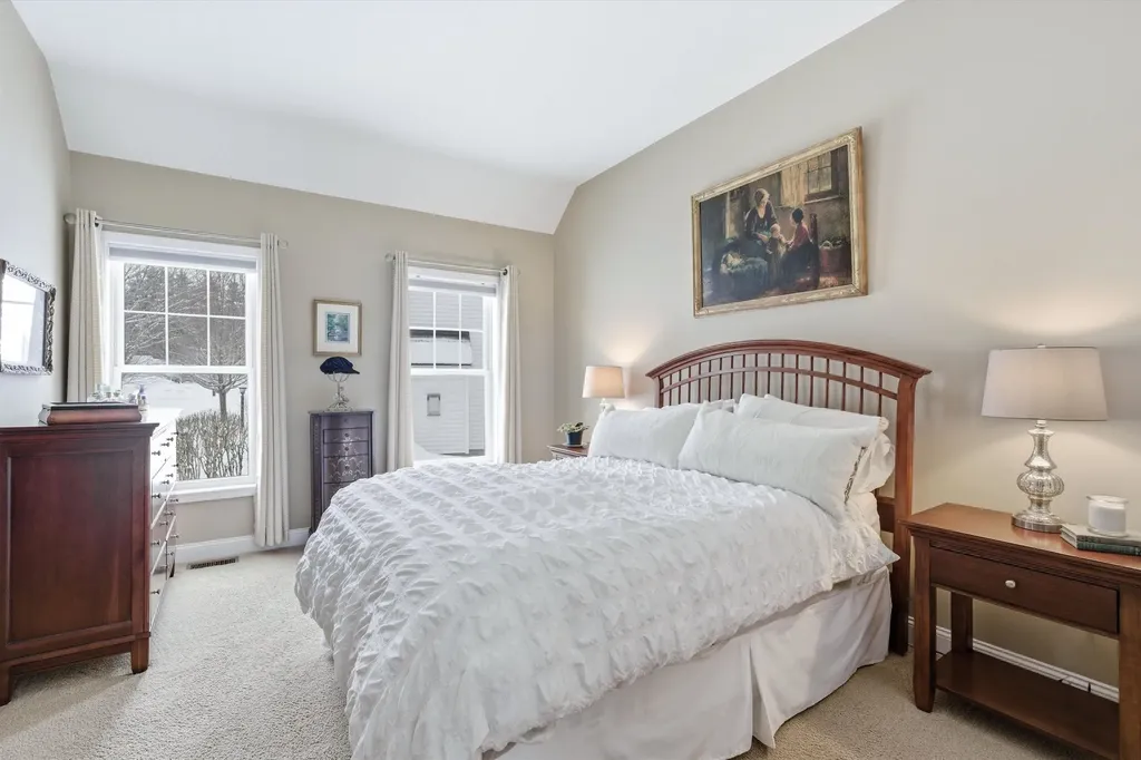 32 Peacock Brook Lane Amherst NH 03031