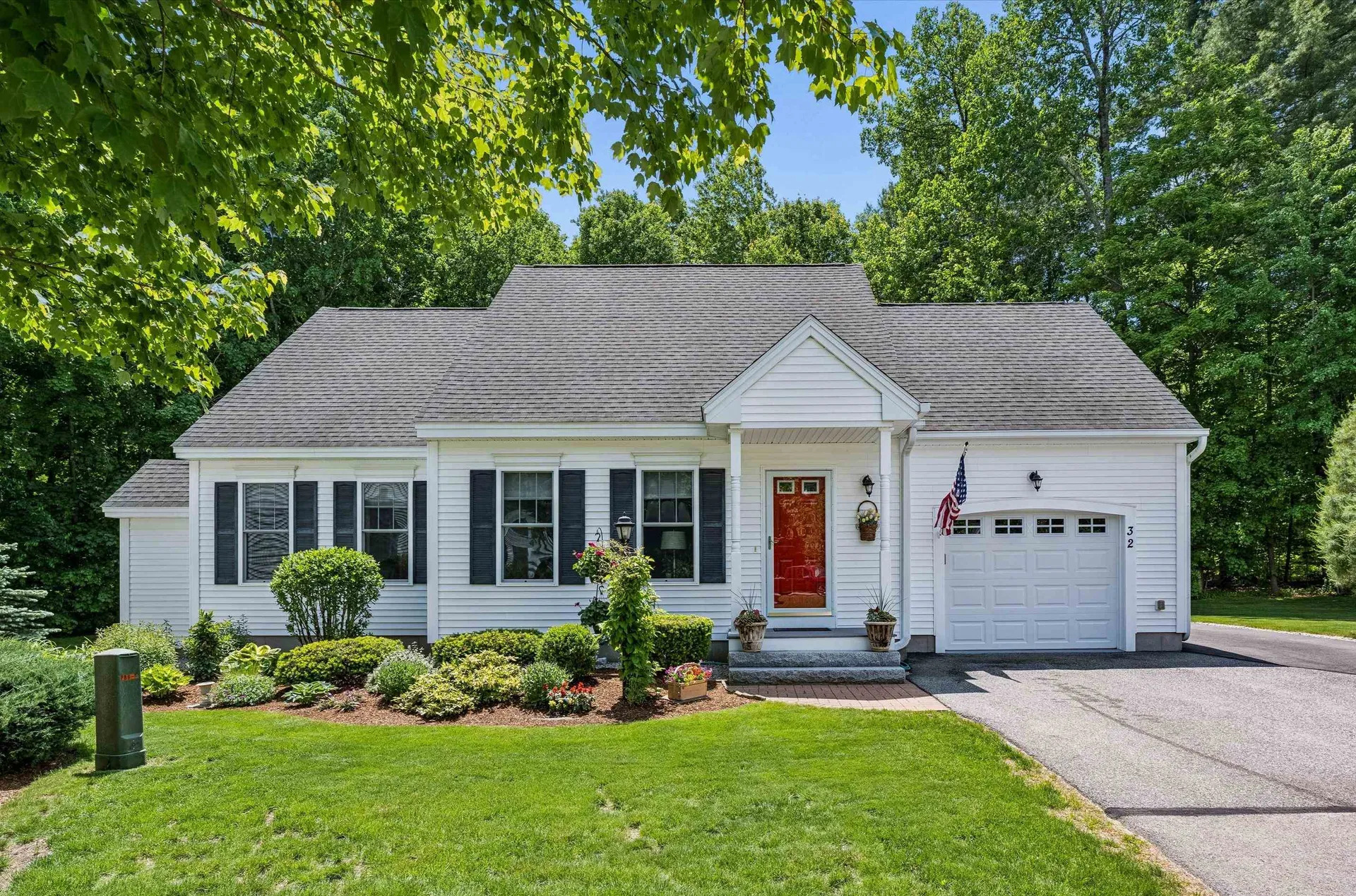 32 Peacock Brook Lane Amherst NH 03031