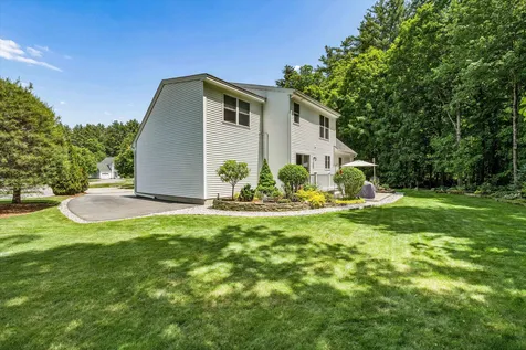32 Peacock Brook Lane Amherst NH 03031