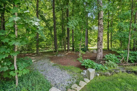 32 Peacock Brook Lane Amherst NH 03031