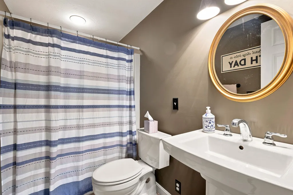 16 Eagle Ridge Road Center Harbor NH 03226
