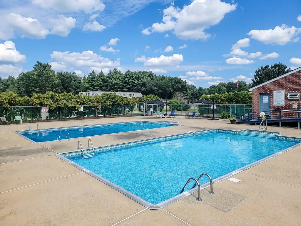 3 Roedean Drive Nashua NH 03063