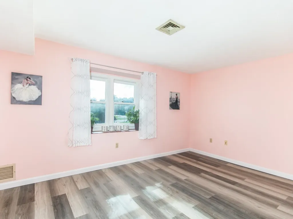3 Roedean Drive Nashua NH 03063