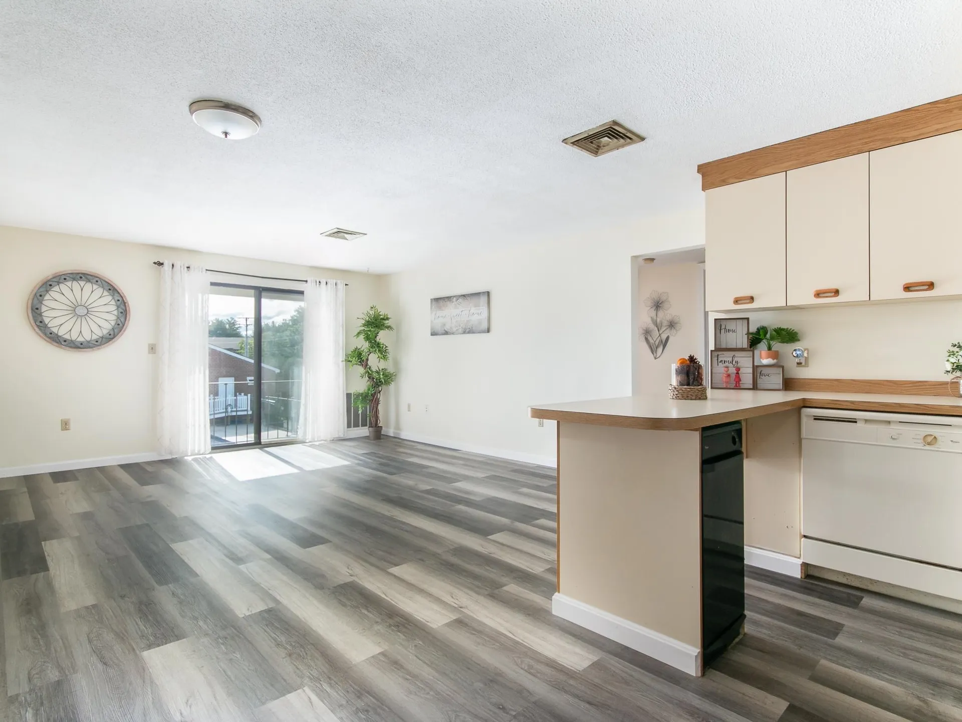 3 Roedean Drive Nashua NH 03063