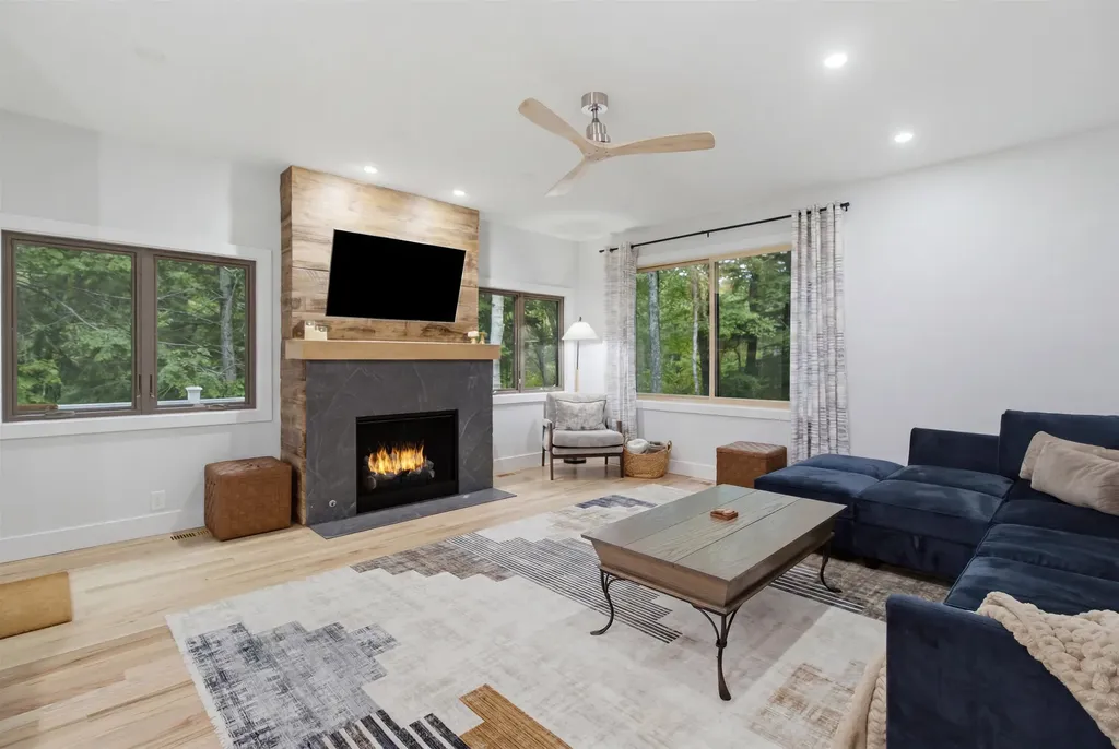 22 Reynolds Lane Jamaica VT 05343