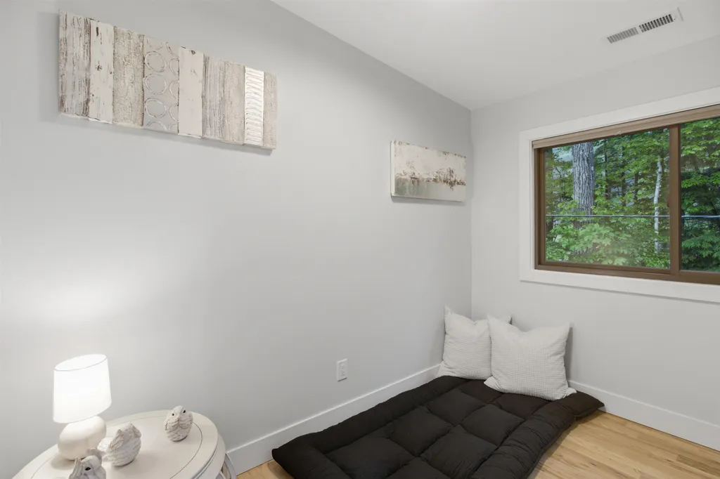 22 Reynolds Lane Jamaica VT 05343