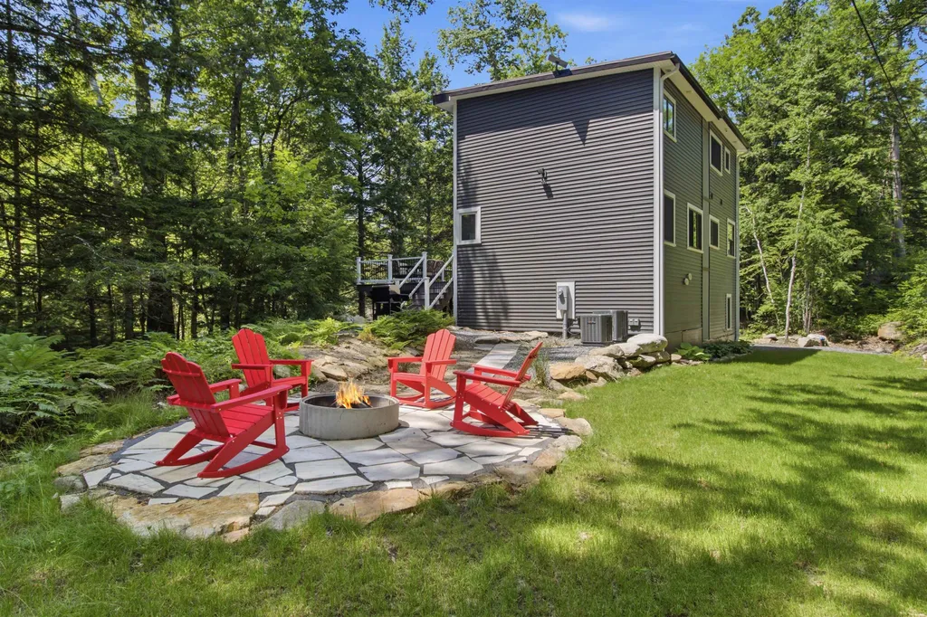 22 Reynolds Lane Jamaica VT 05343