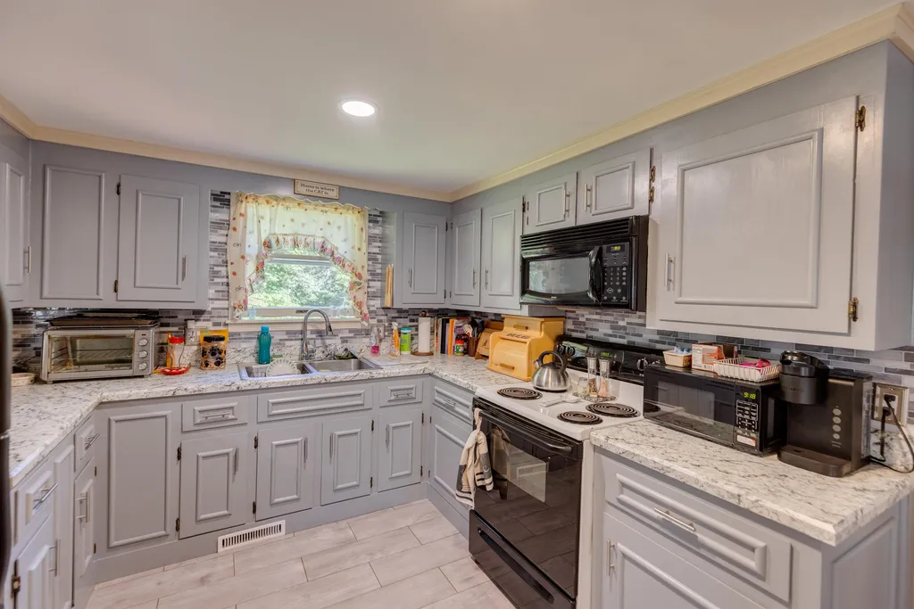 10 Terrace Road Thornton NH 03285