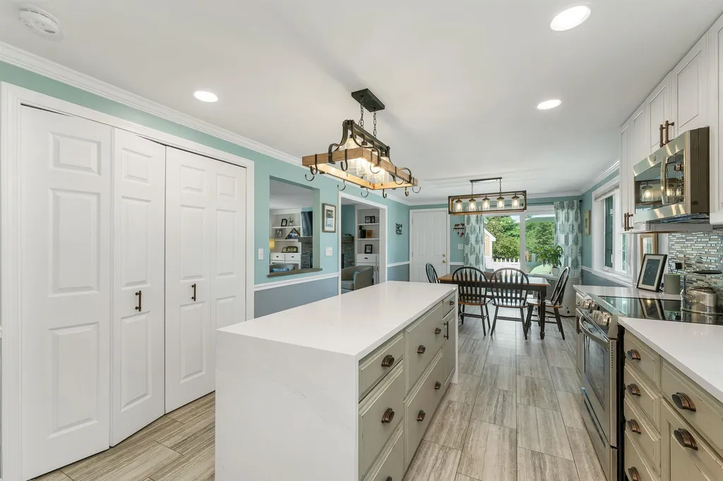53 Garden Circle Laconia NH 03246