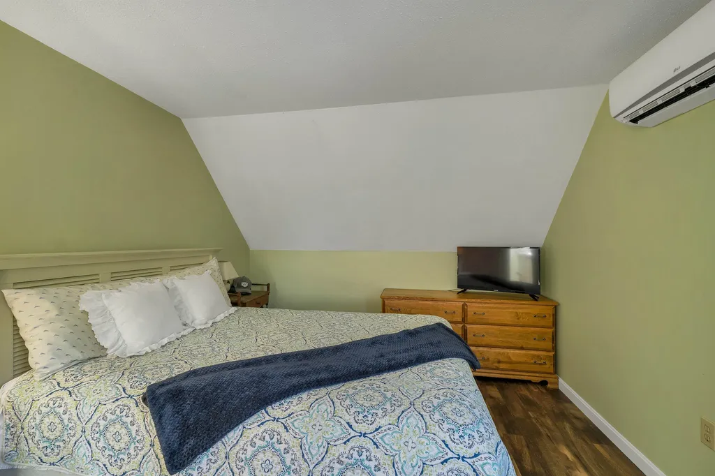 53 Garden Circle Laconia NH 03246