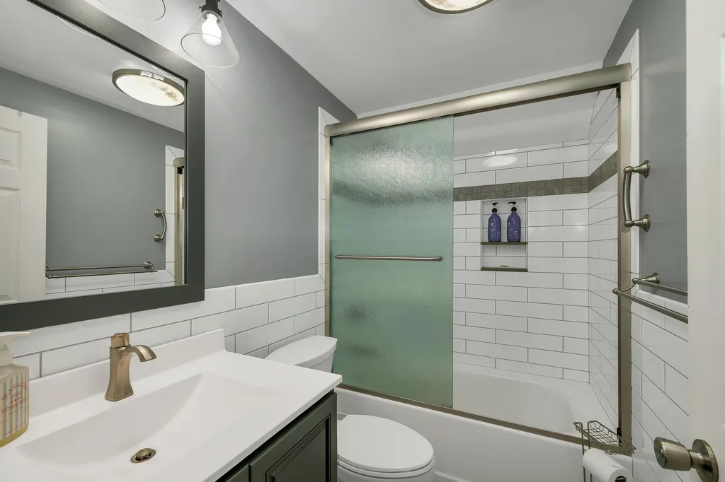 53 Garden Circle Laconia NH 03246