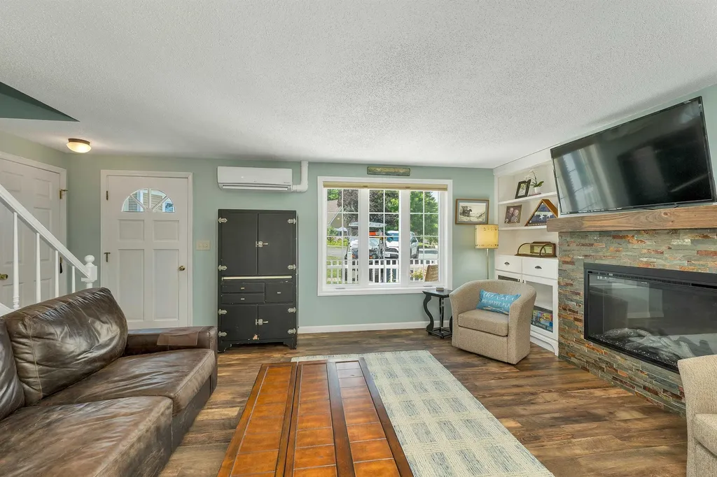 53 Garden Circle Laconia NH 03246
