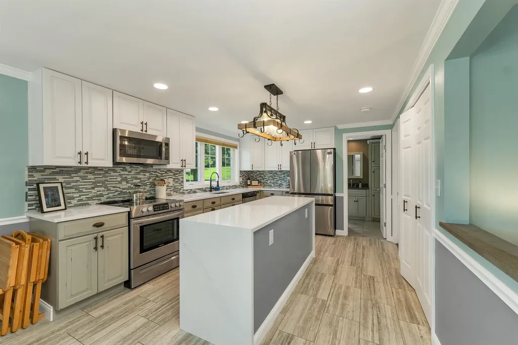 53 Garden Circle Laconia NH 03246