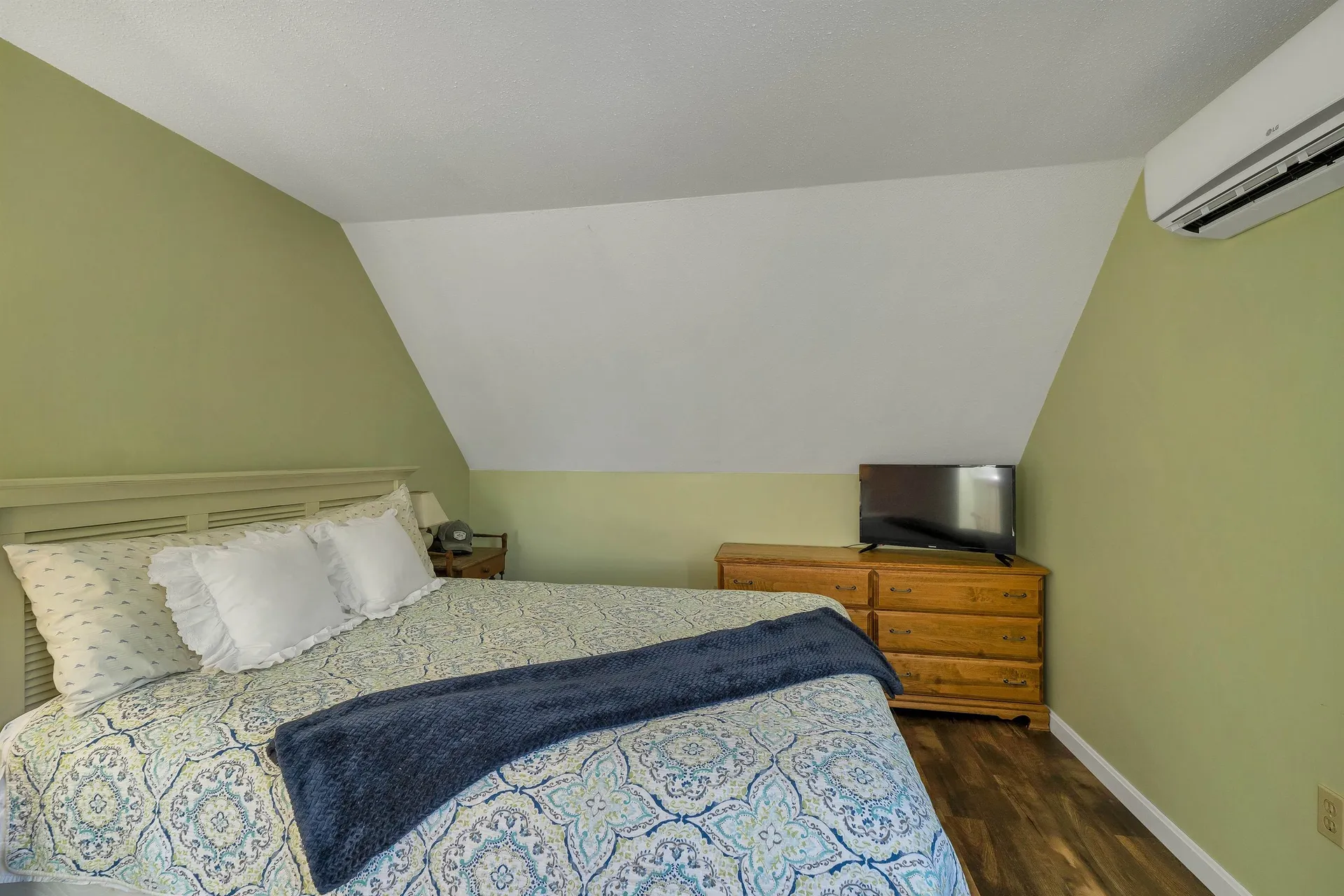 53 Garden Circle Laconia NH 03246