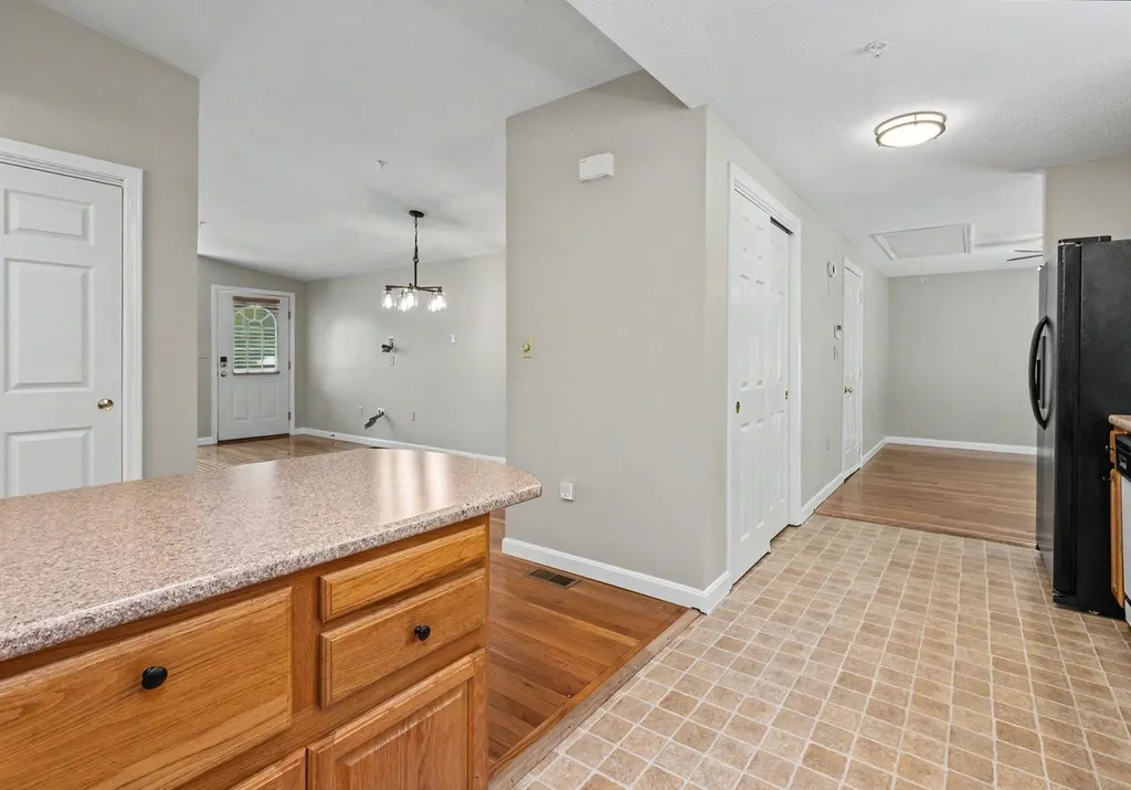 30 Rainbow Drive Londonderry NH 03053