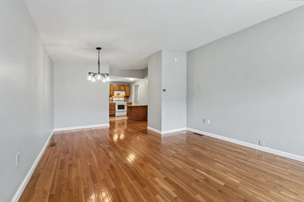 30 Rainbow Drive Londonderry NH 03053