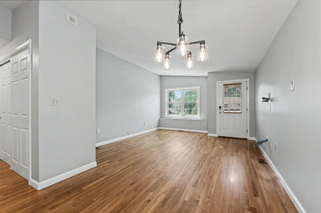 30 Rainbow Drive Londonderry NH 03053