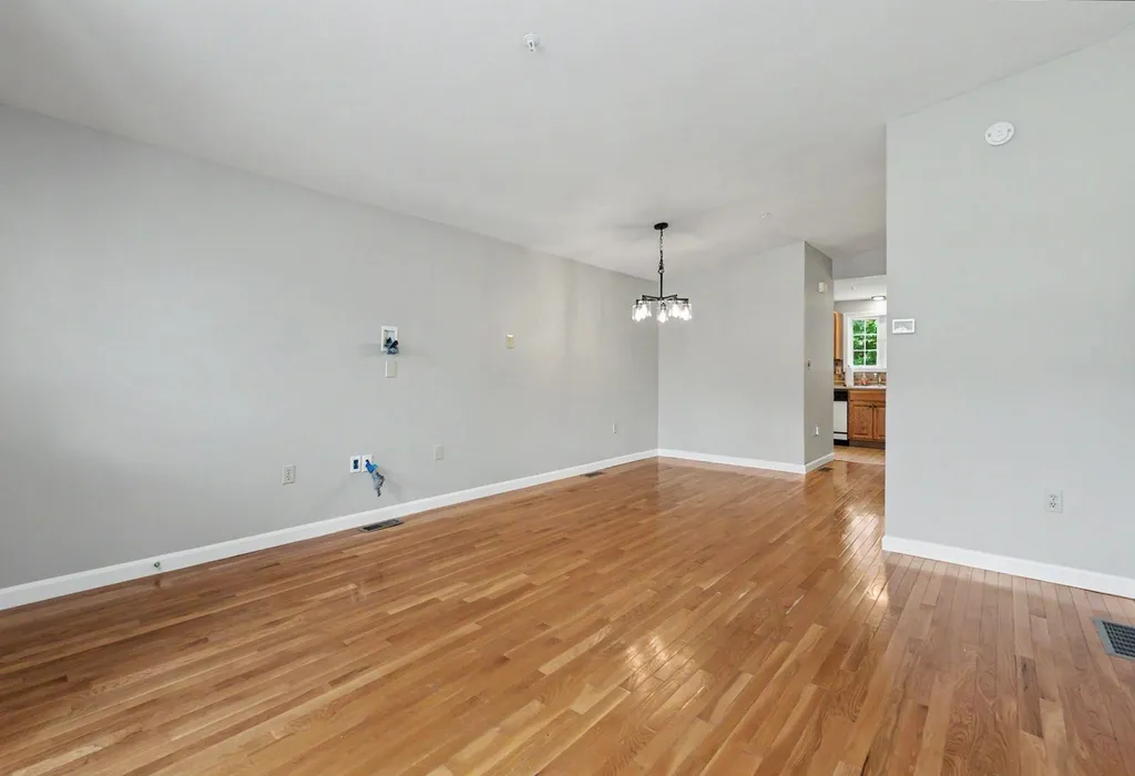 30 Rainbow Drive Londonderry NH 03053