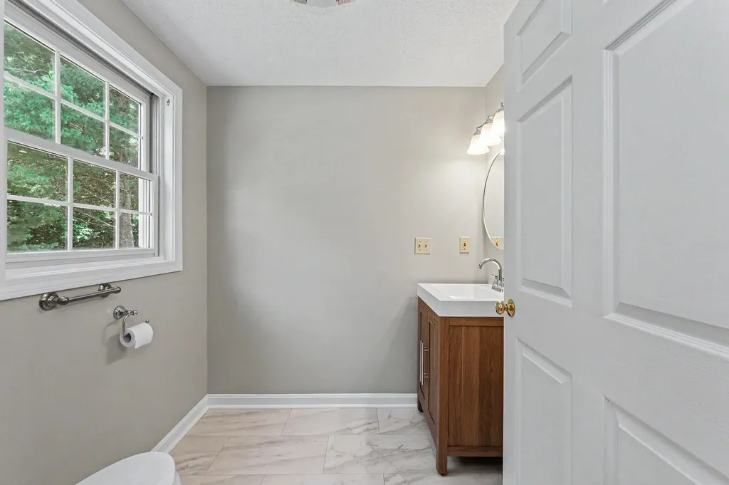 30 Rainbow Drive Londonderry NH 03053