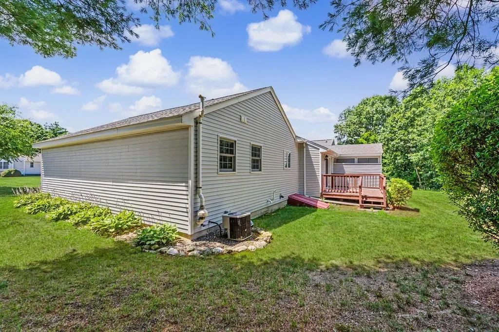 30 Rainbow Drive Londonderry NH 03053