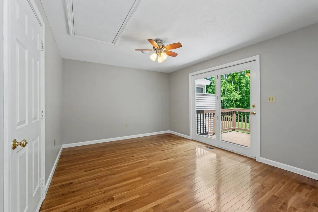 30 Rainbow Drive Londonderry NH 03053