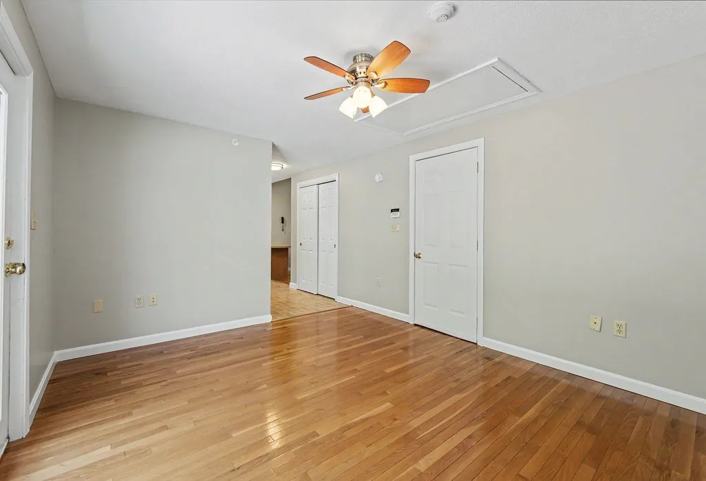 30 Rainbow Drive Londonderry NH 03053