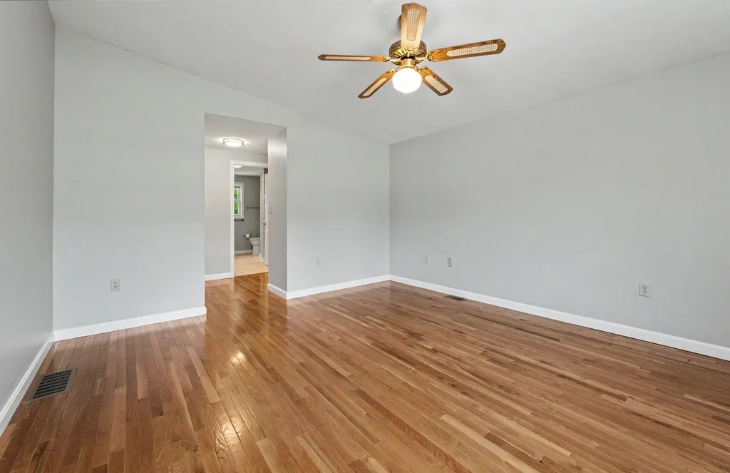30 Rainbow Drive Londonderry NH 03053