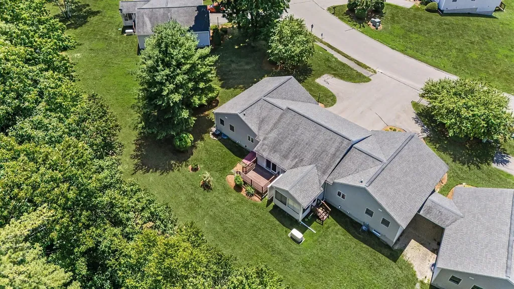 30 Rainbow Drive Londonderry NH 03053