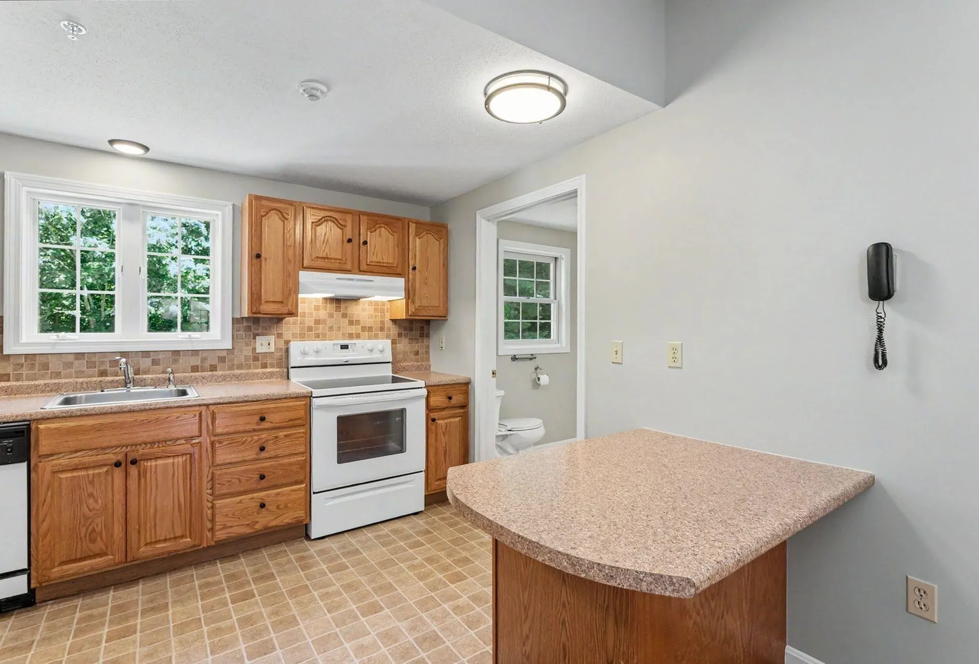 30 Rainbow Drive Londonderry NH 03053