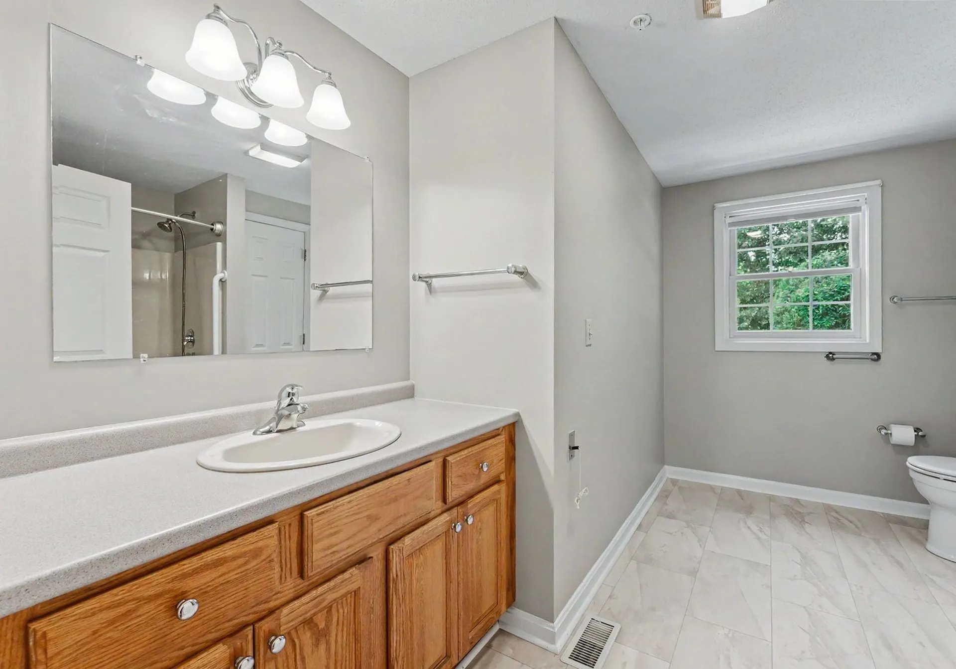 30 Rainbow Drive Londonderry NH 03053