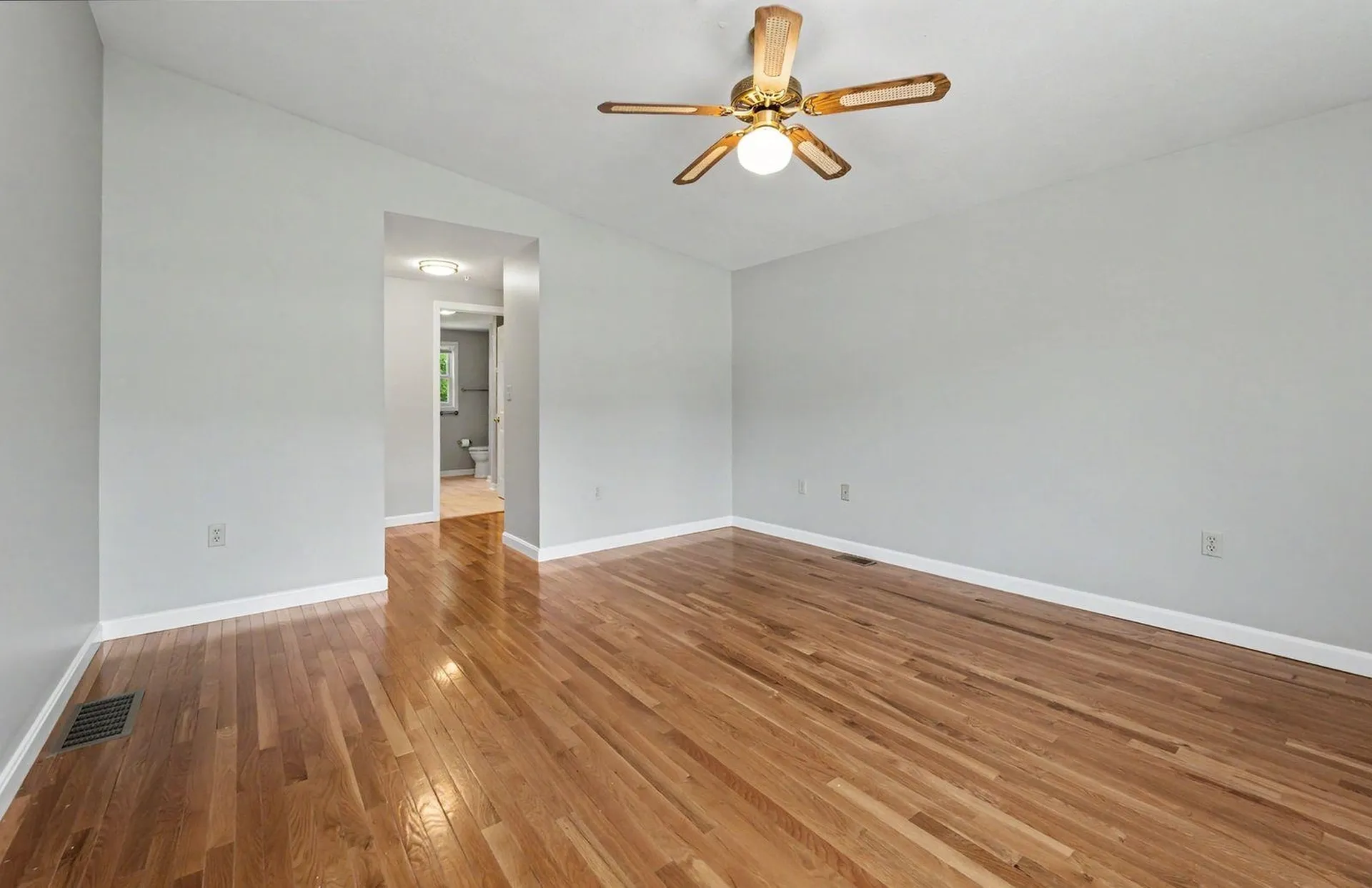 30 Rainbow Drive Londonderry NH 03053