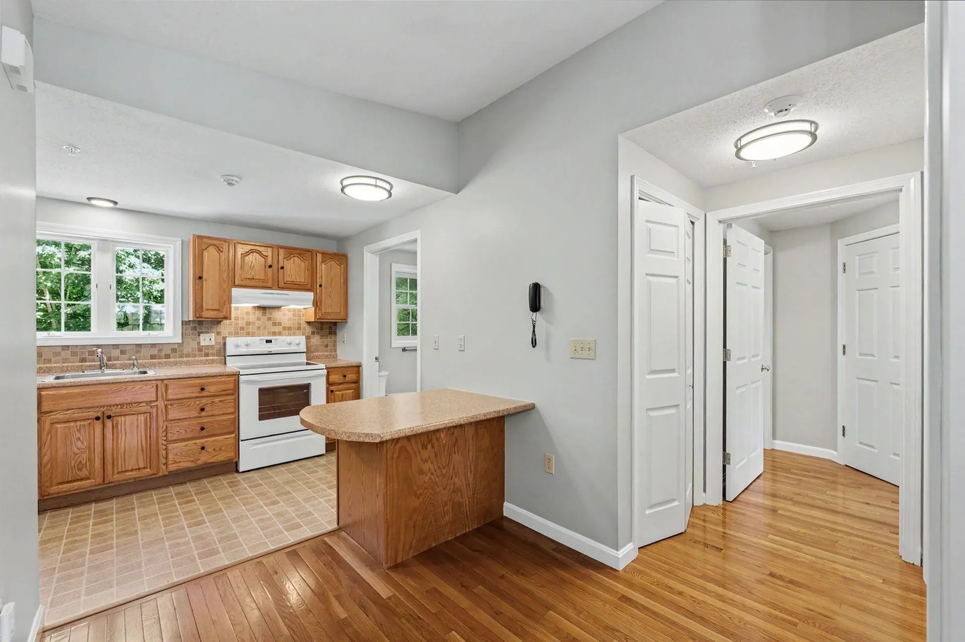 30 Rainbow Drive Londonderry NH 03053