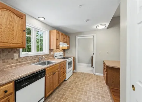 30 Rainbow Drive Londonderry NH 03053