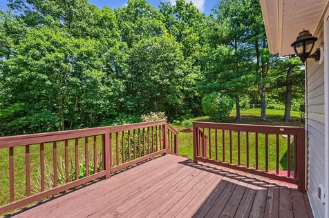 30 Rainbow Drive Londonderry NH 03053