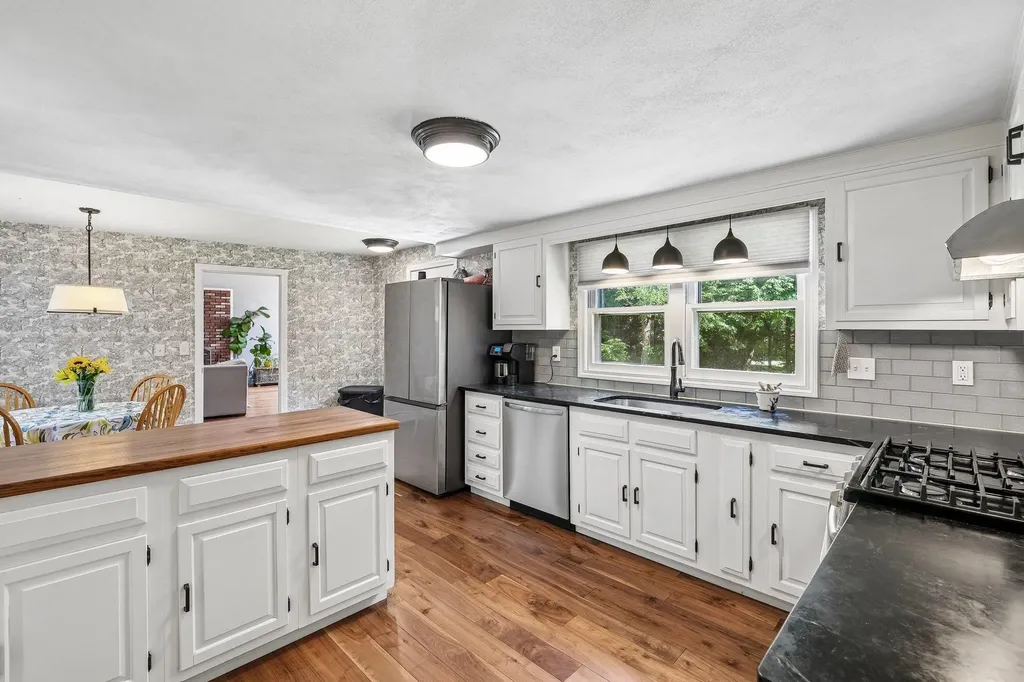 240 Wash Pond Road Hampstead NH 03841