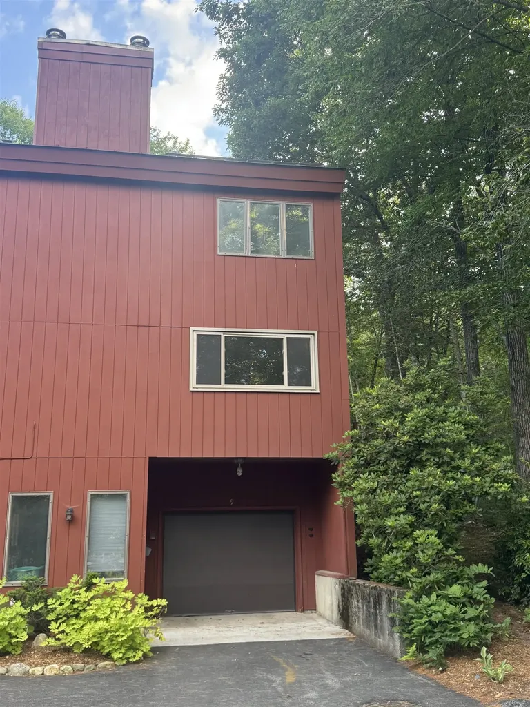 9 Evergreen Lane Brattleboro VT 05301
