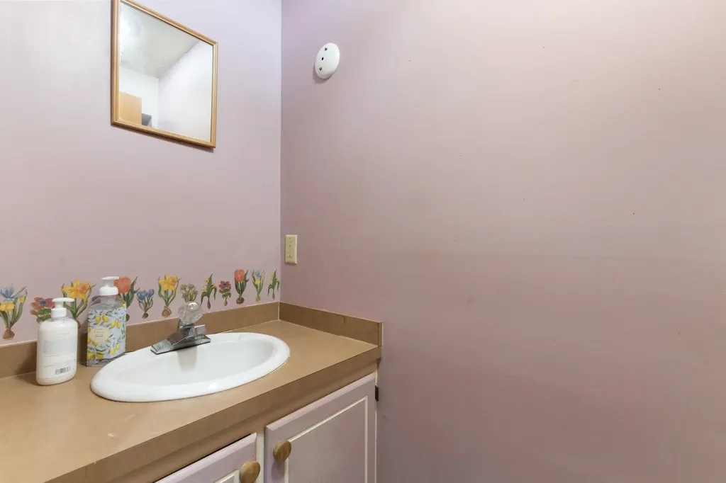9 Evergreen Lane Brattleboro VT 05301