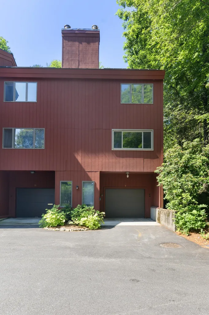 9 Evergreen Lane Brattleboro VT 05301