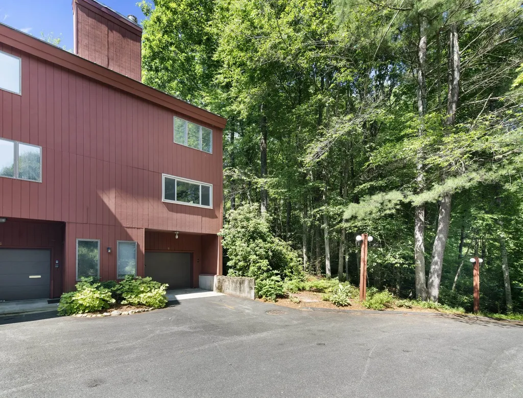 9 Evergreen Lane Brattleboro VT 05301