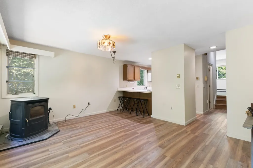 9 Evergreen Lane Brattleboro VT 05301