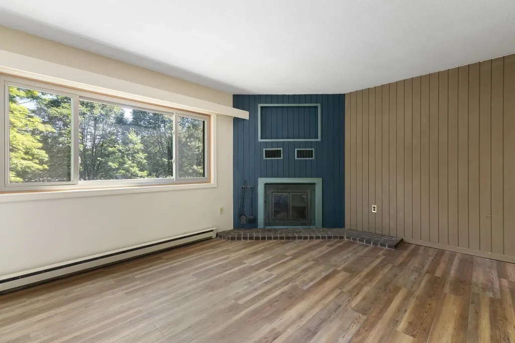 9 Evergreen Lane Brattleboro VT 05301
