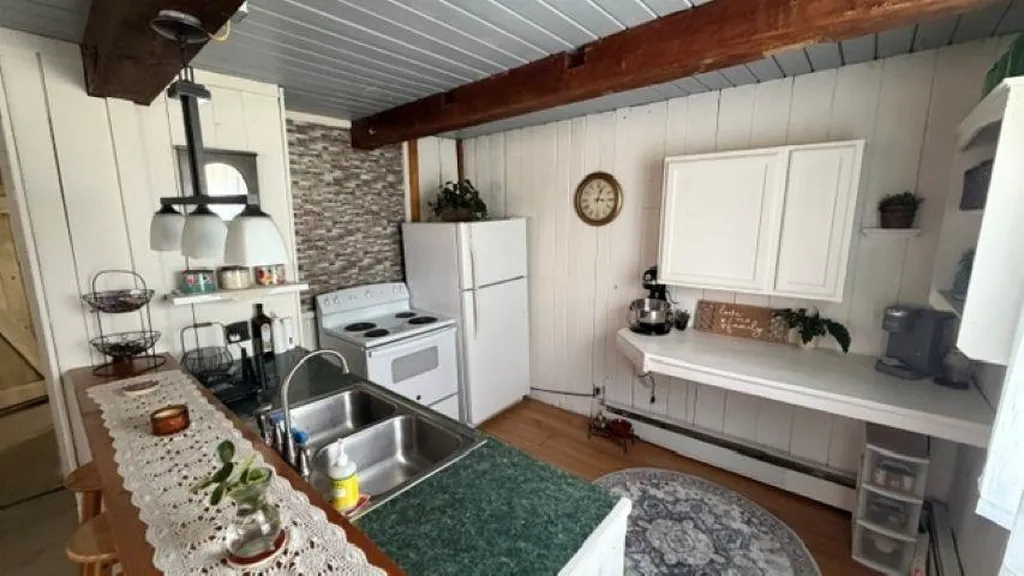 6053 Vt 100 Road Hyde Park VT 05655