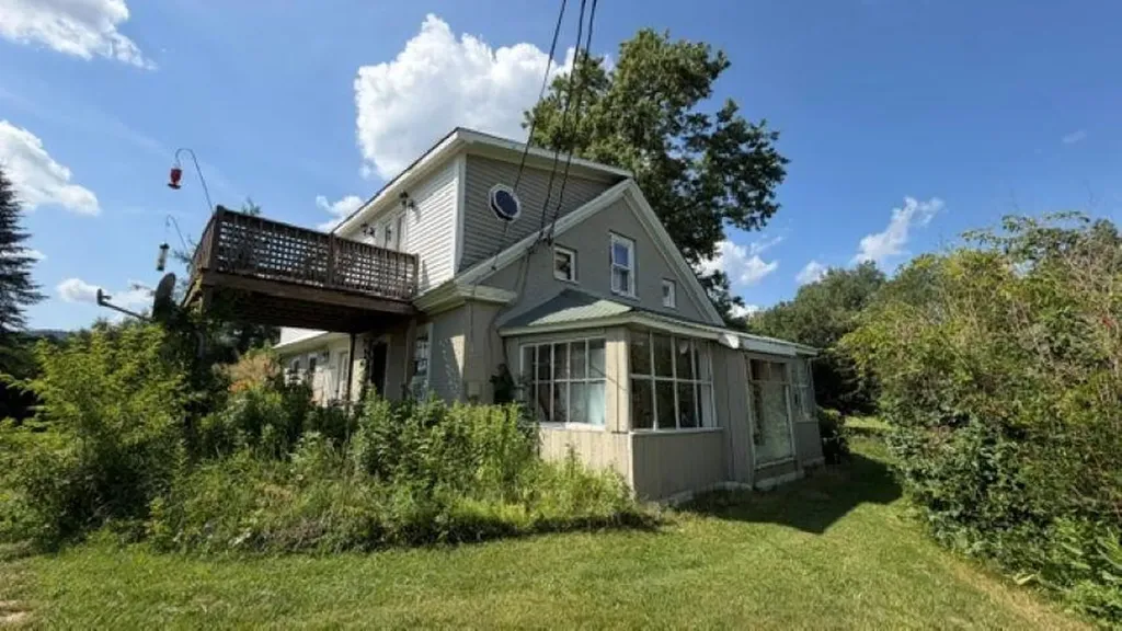 6053 Vt 100 Road Hyde Park VT 05655